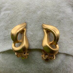Anne Klein Vintage Gold Tone Interlocking Knot Clip Earrings